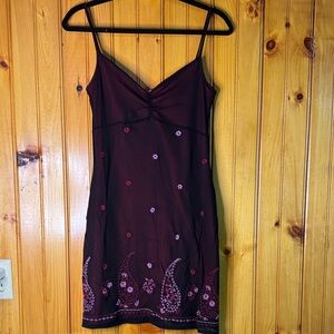 Elegant Burgundy Midi Dress